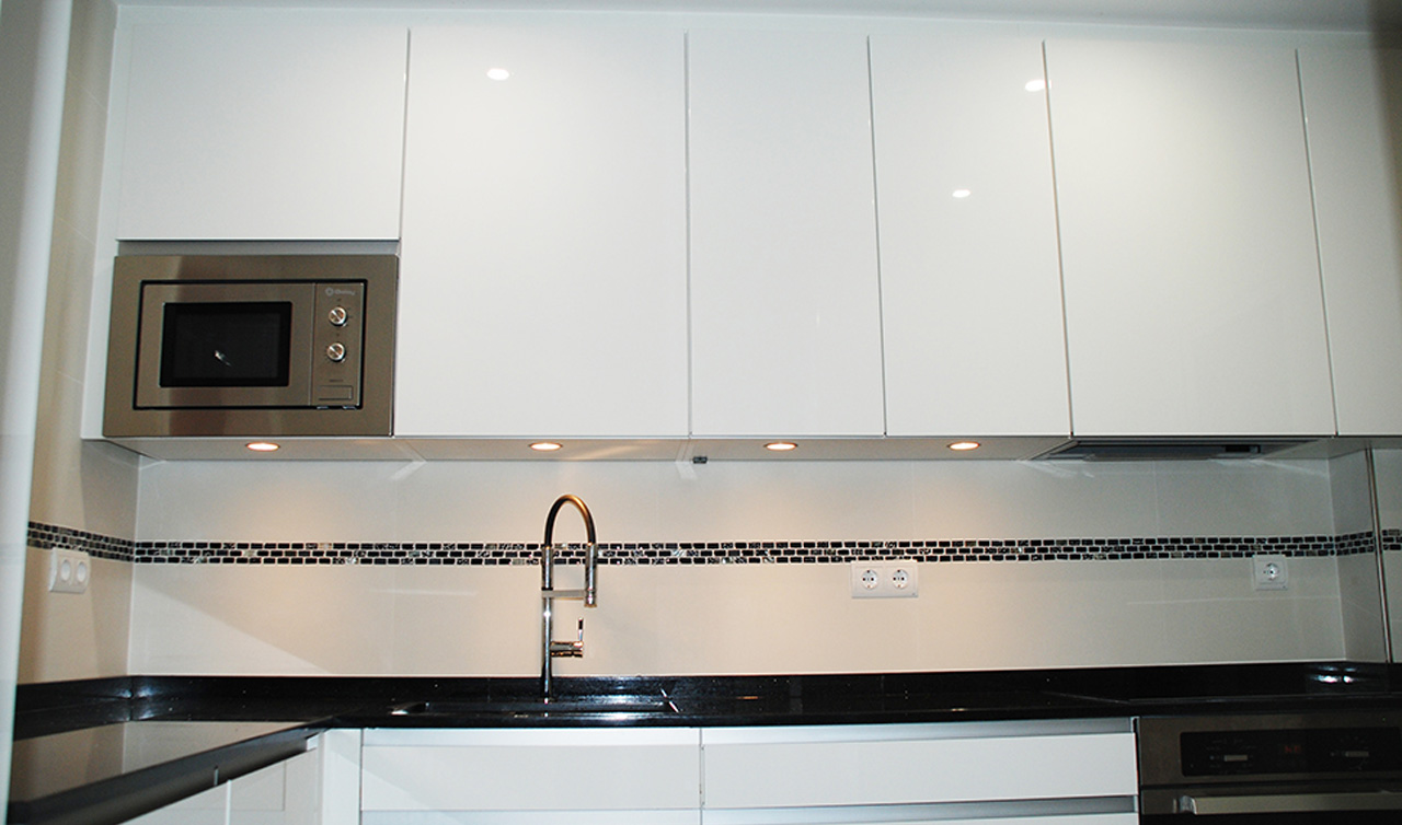 Modern kitchen Nobilia Flash 503 alpine white high gloss in Mascarat