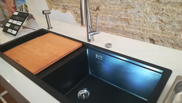 2018 05 – Veravent Schock Black sink with leds 2