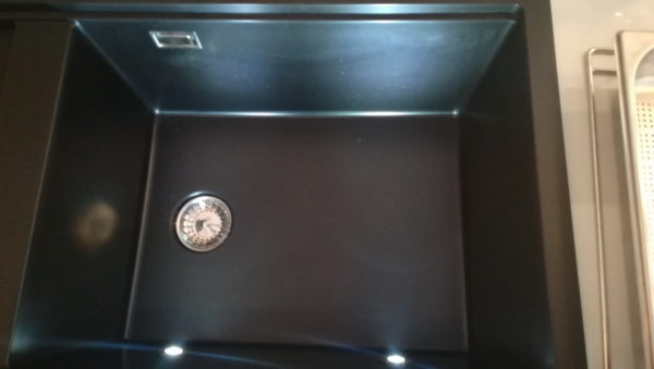 2018 05 – Veravent Schock Black sink with leds 3