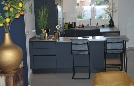 Modern Kitchen Küchentime Easytouch laquered Laminate Fjord Blue Ultra Matt in Benidorm