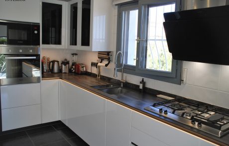 Modern Kitchen Küchentime Flash Glossy Alpine White in Calpe